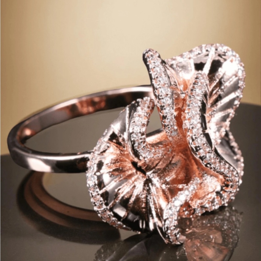 Rose Gold Metallic Floral Ring NEW 🏷️